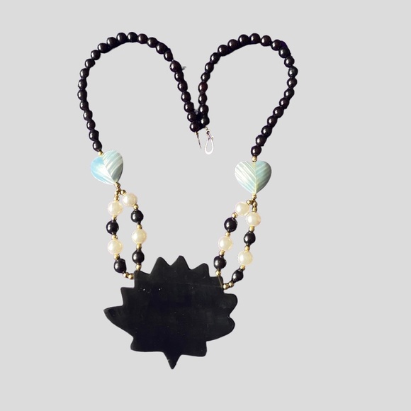 Vintage Lee Sands 1980's Large Mother of Pearl Lotus Flower Faux Pearl Necklace - Picture 4 of 5